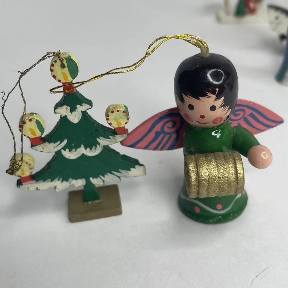 Vintage Set Of 21 Wooden Hanging Christmas Ornaments Some Have Damage See‎ Pics